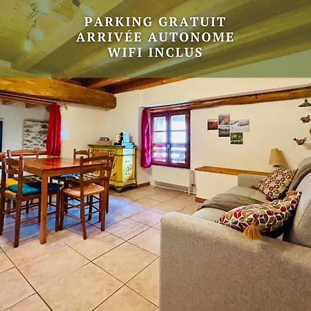 Au Pied Du Chateau- Parking Wifi Jardin - Clg Savoie Freterive Extérieur photo