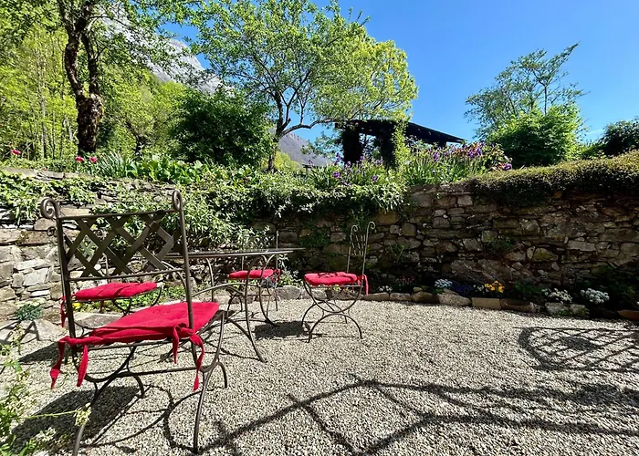 Au Pied Du Chateau- Parking Wifi Jardin - Clg Savoie