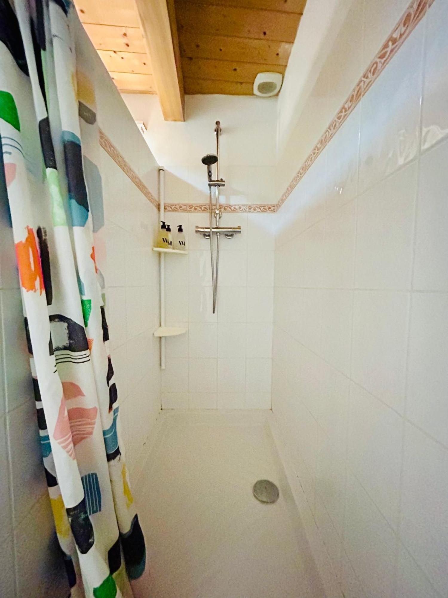 Apartment Au Pied Du Chateau- Parking Wifi Jardin - Clg Savoie