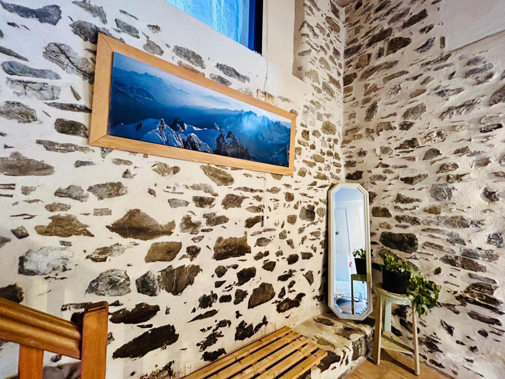 Au Pied Du Chateau- Parking Wifi Jardin - Clg Savoie