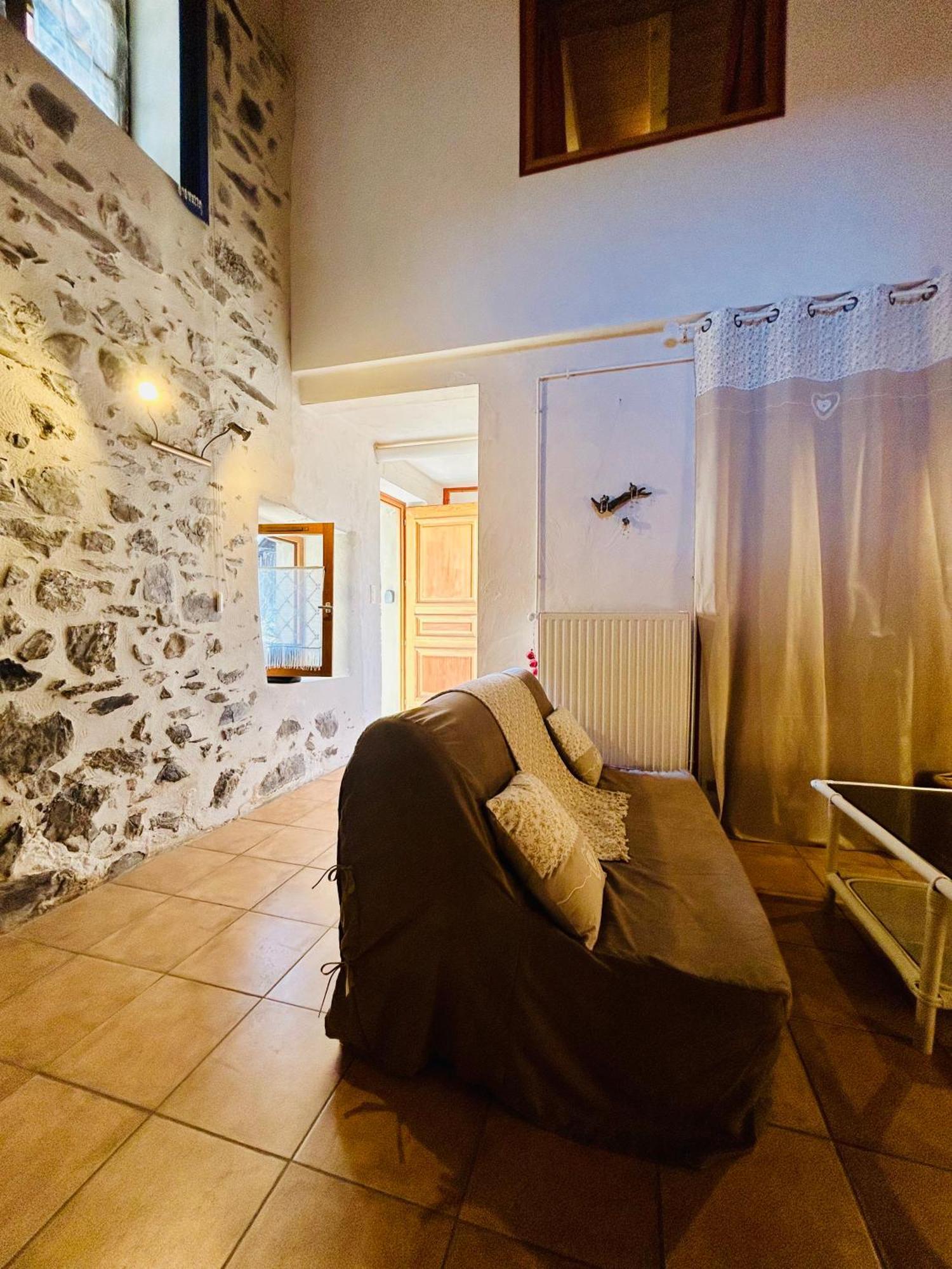 Au Pied Du Chateau- Parking Wifi Jardin - Clg Savoie Apartment Freterive